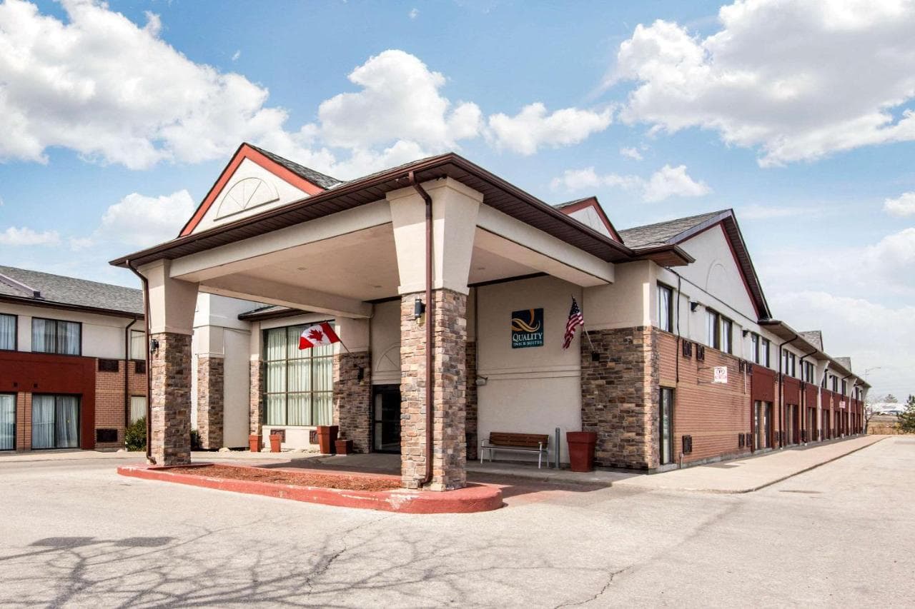 Quality Inn & Suites 5585 Ambler Drive Mississauga Ontario