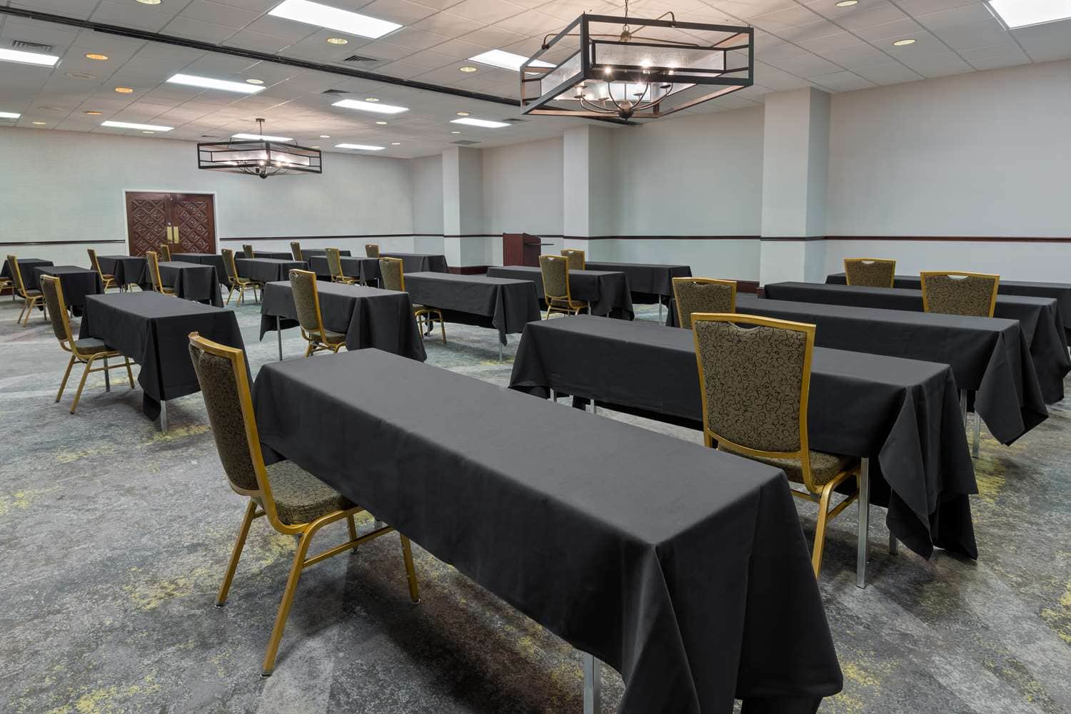 Embassy Suites Dallas - Park Central Area