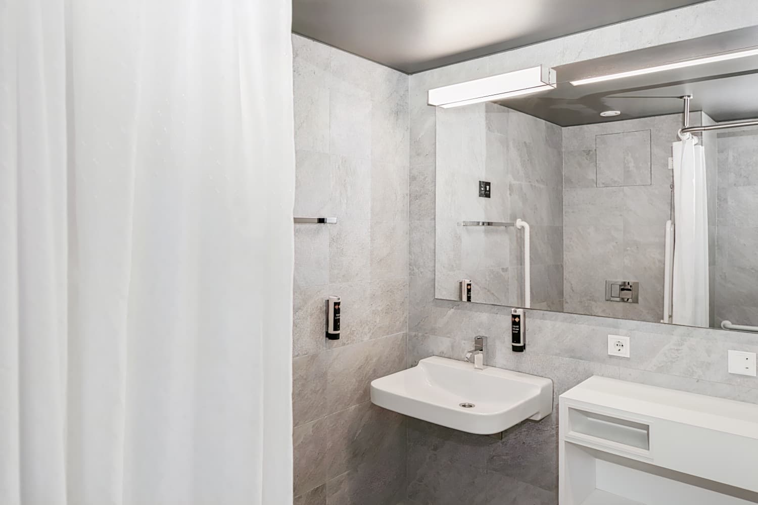 aDLERS Hotel