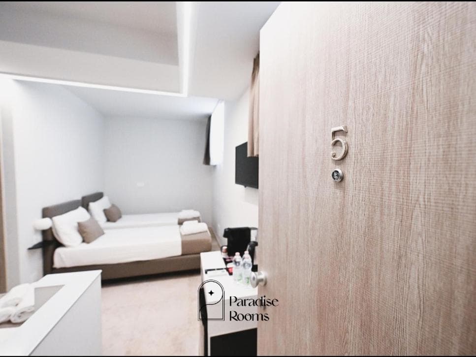 Hotel Paradise Rooms