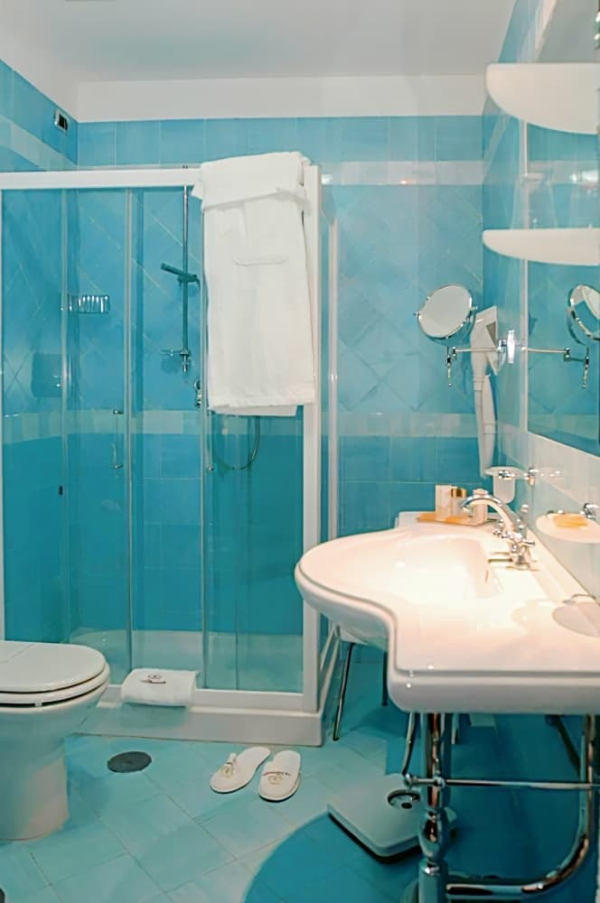 Le Cheminée Business Hotel