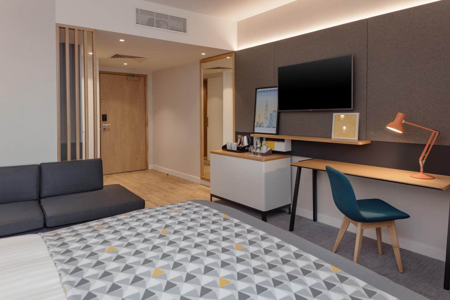 Holiday Inn London Heathrow - Bath Road by IHG
