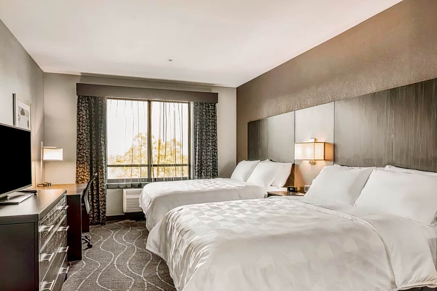 Holiday Inn & Suites Silicon Valley - Milpitas, an IHG Hotel