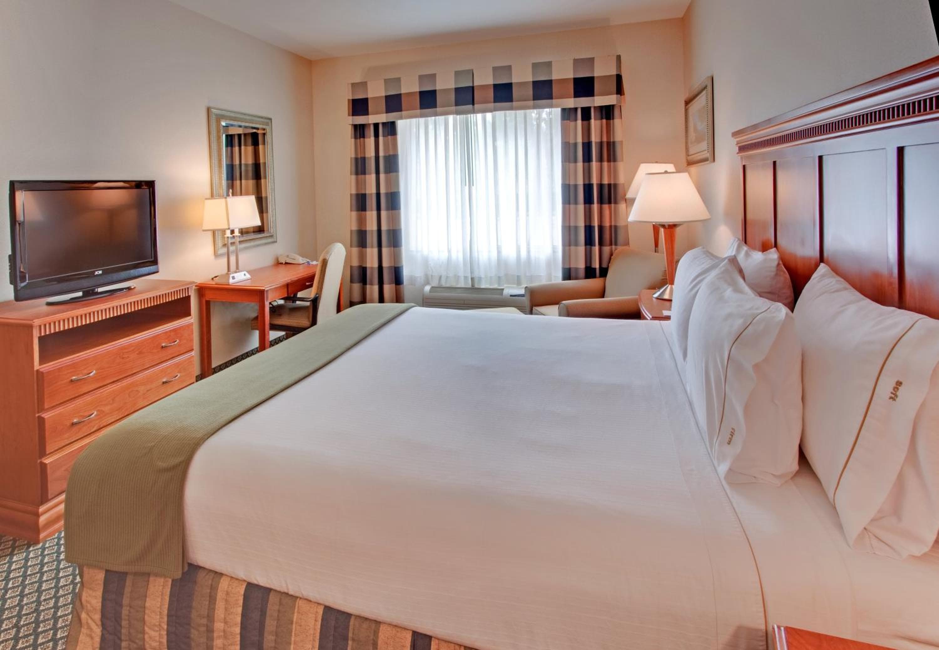 Holiday Inn Express & Suites Ontario Airport, an IHG Hotel