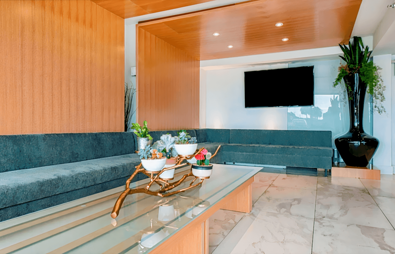 West Wing Hotel, Ascend Hotel Collection