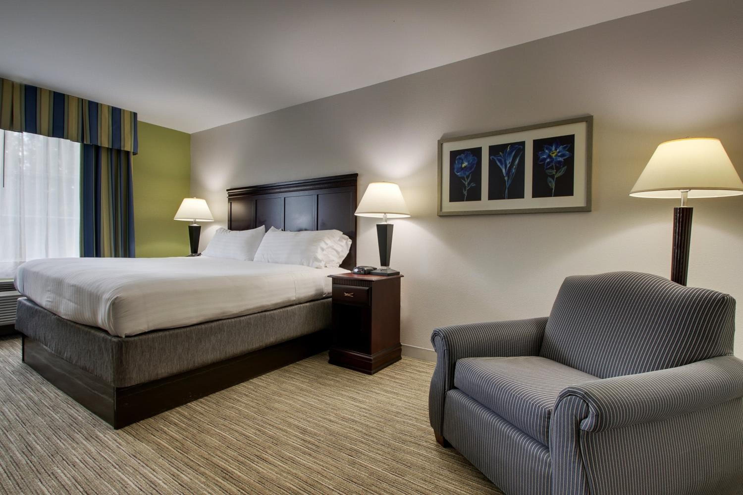 Holiday Inn Express Hotel & Suites Middleboro Raynham, an IHG Hotel