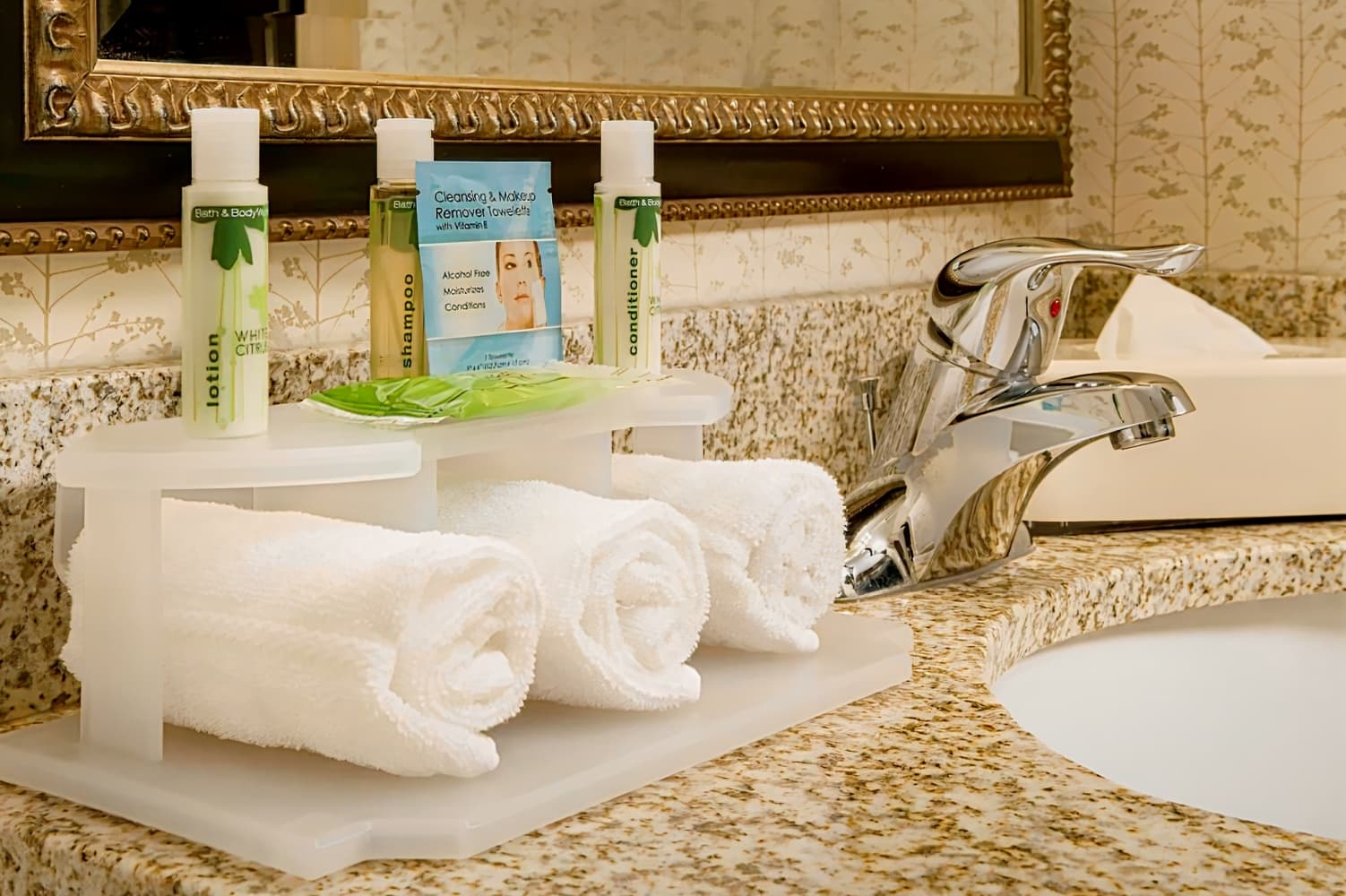 Holiday Inn Express & Suites Columbia - East Elkridge, an IHG Hotel