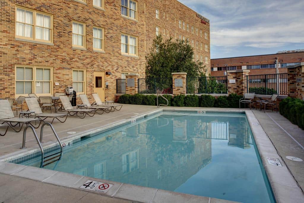 Courtyard Kansas City Country Club Plaza