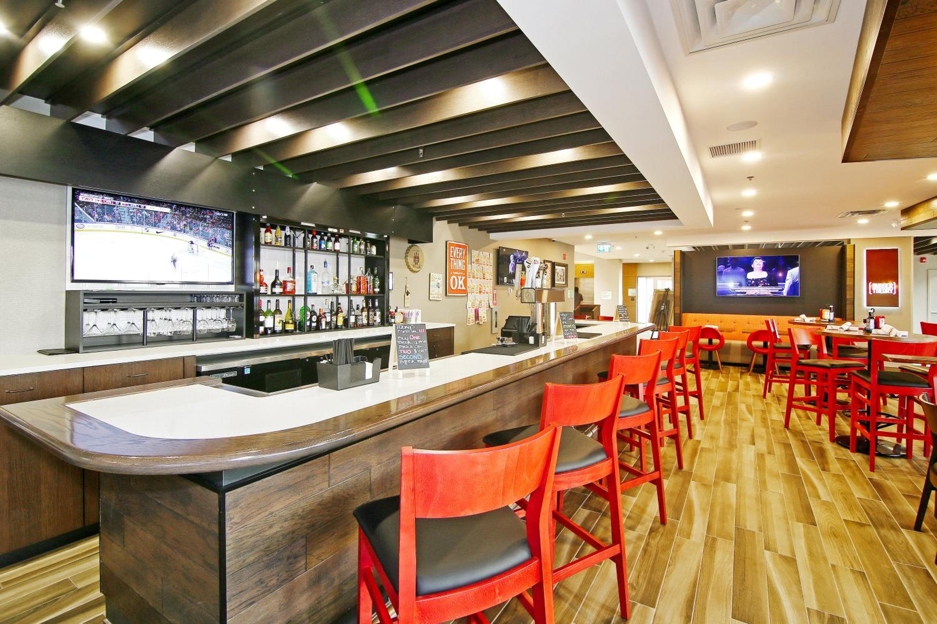 Holiday Inn & Suites Calgary Airport North by IHG