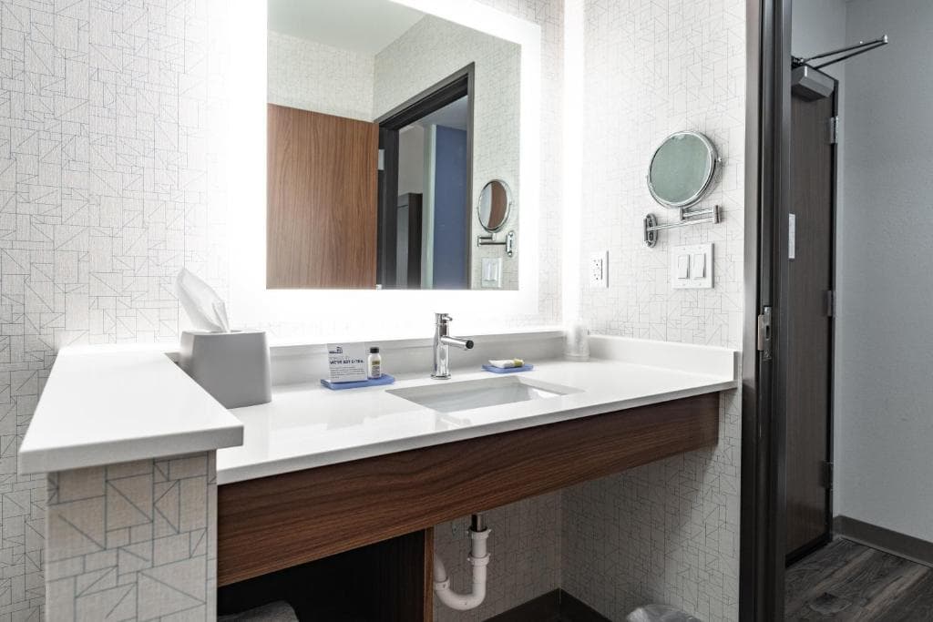 Holiday Inn Express & Suites - Moundsville, an IHG Hotel