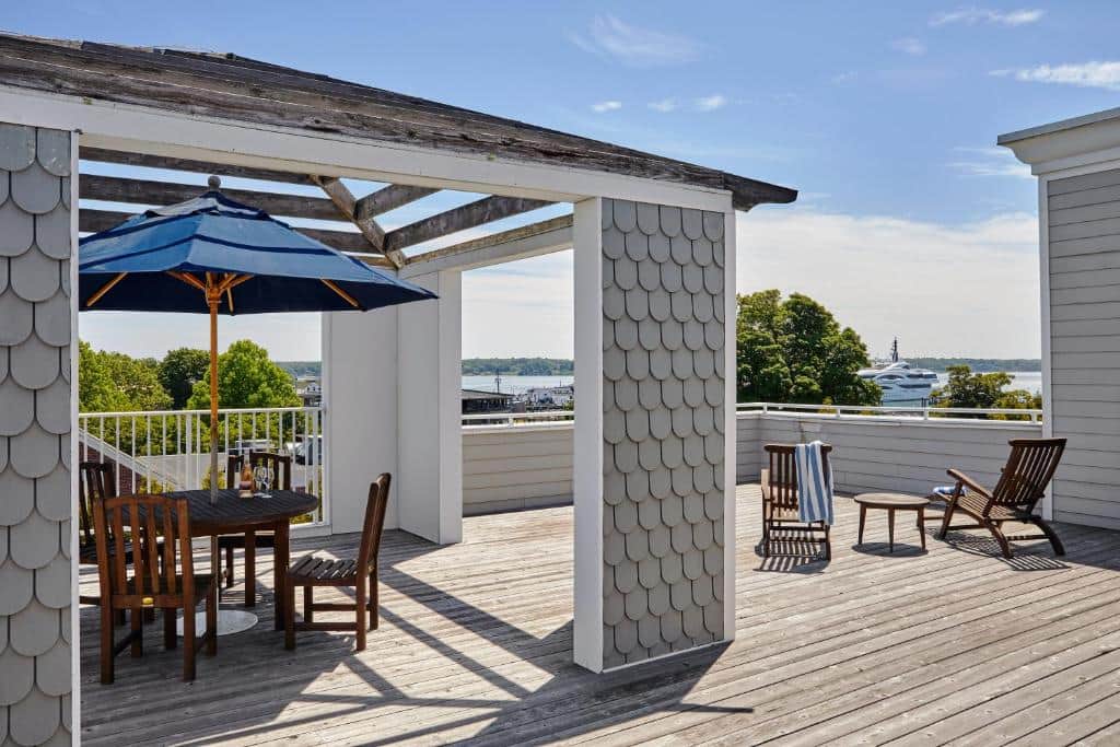 The Harbor Front Inn