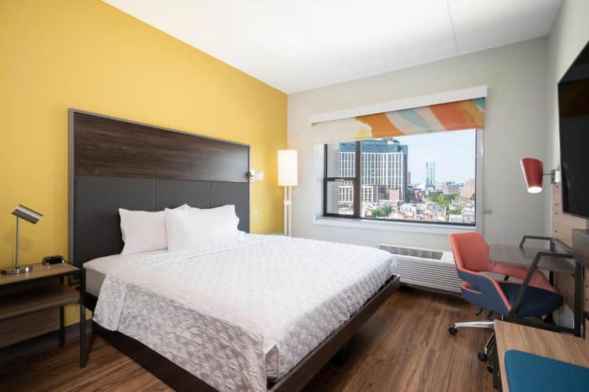 Tru by Hilton - Baltimore Harbor East