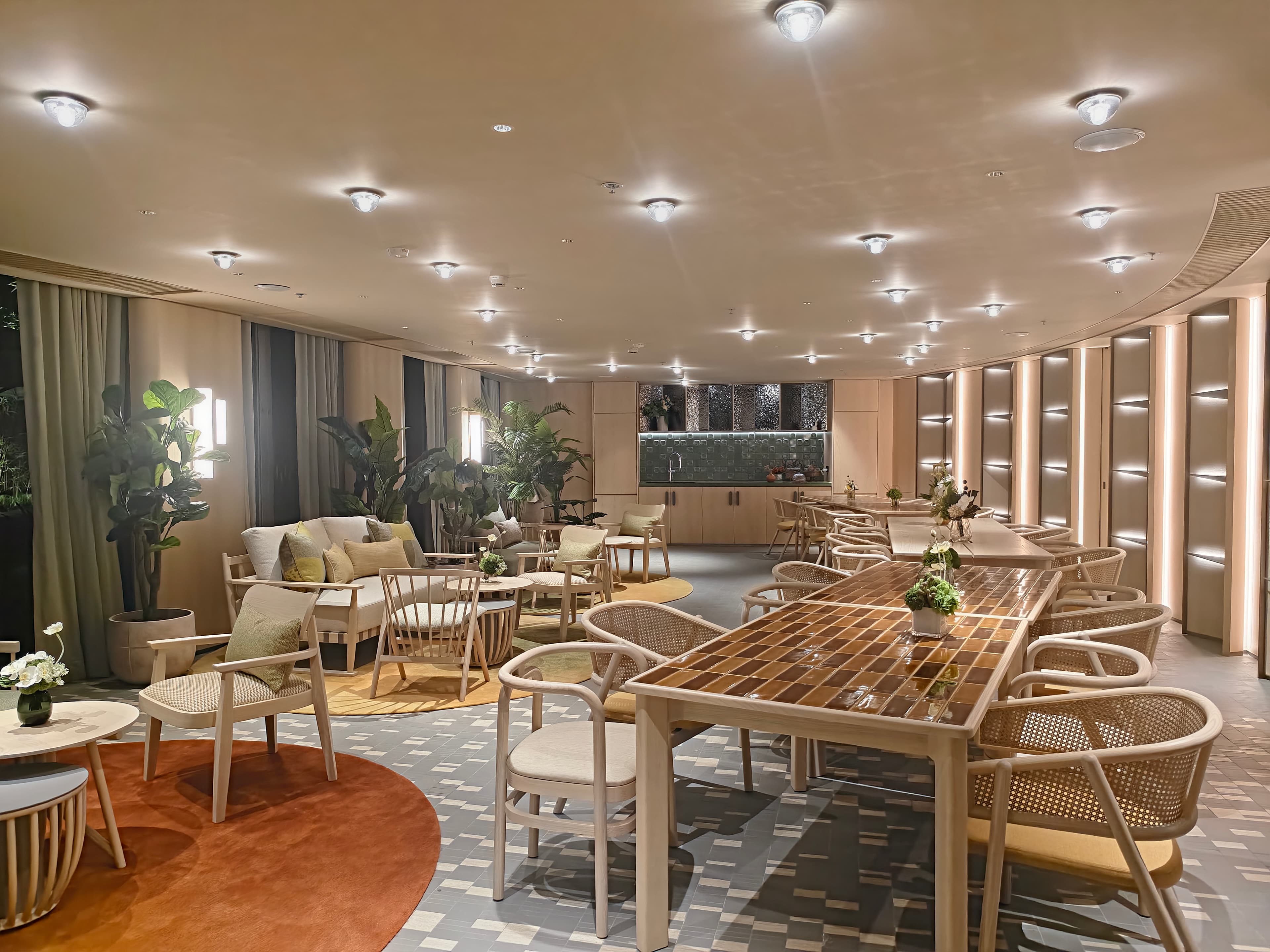 The Royal Garden Kowloon East (formerly: Royal Plaza Hong Kong Kowloon East, an IHG Hotel)