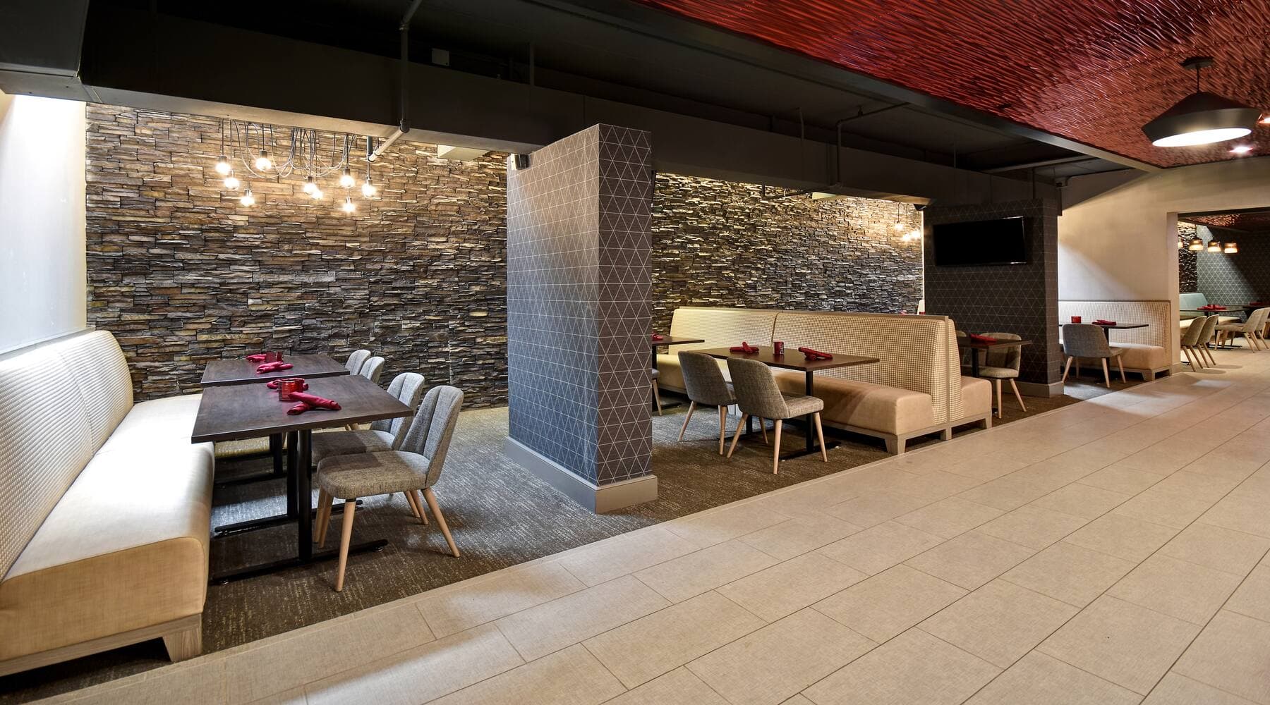 DoubleTree by Hilton St. Louis Airport