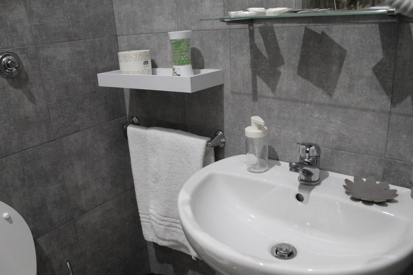 Royalty Rooms & Spa