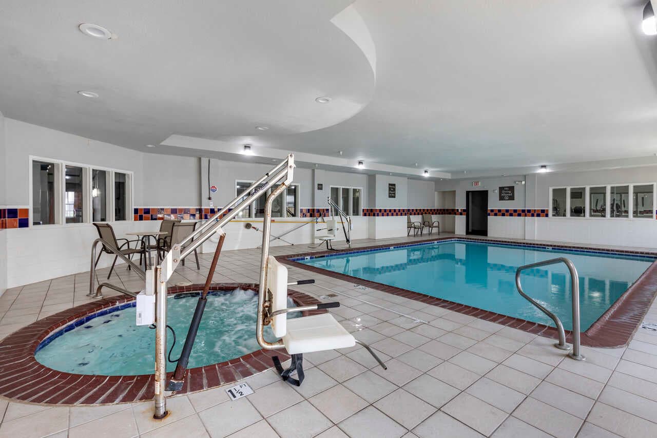 Quality Inn & Suites I-35 E/Walnut Hill