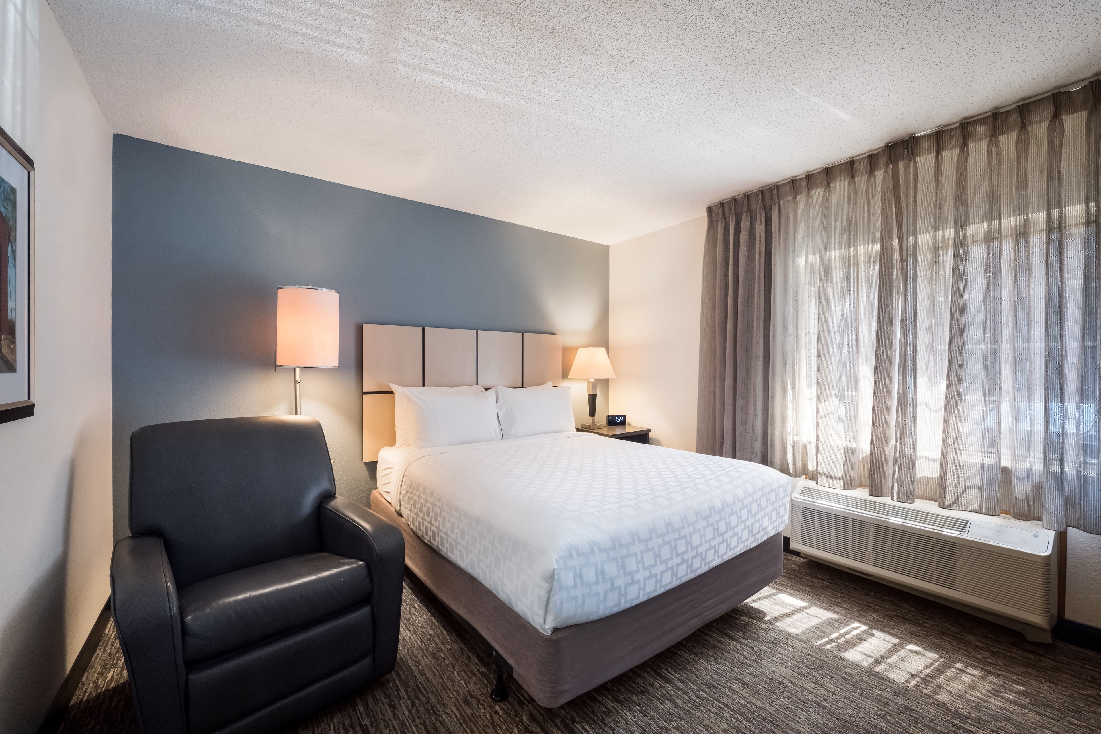 Sonesta Simply Suites Charlotte University