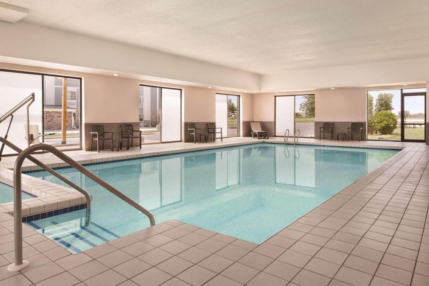Country Inn & Suites by Radisson, Mt Pleasant-Racine West, WI