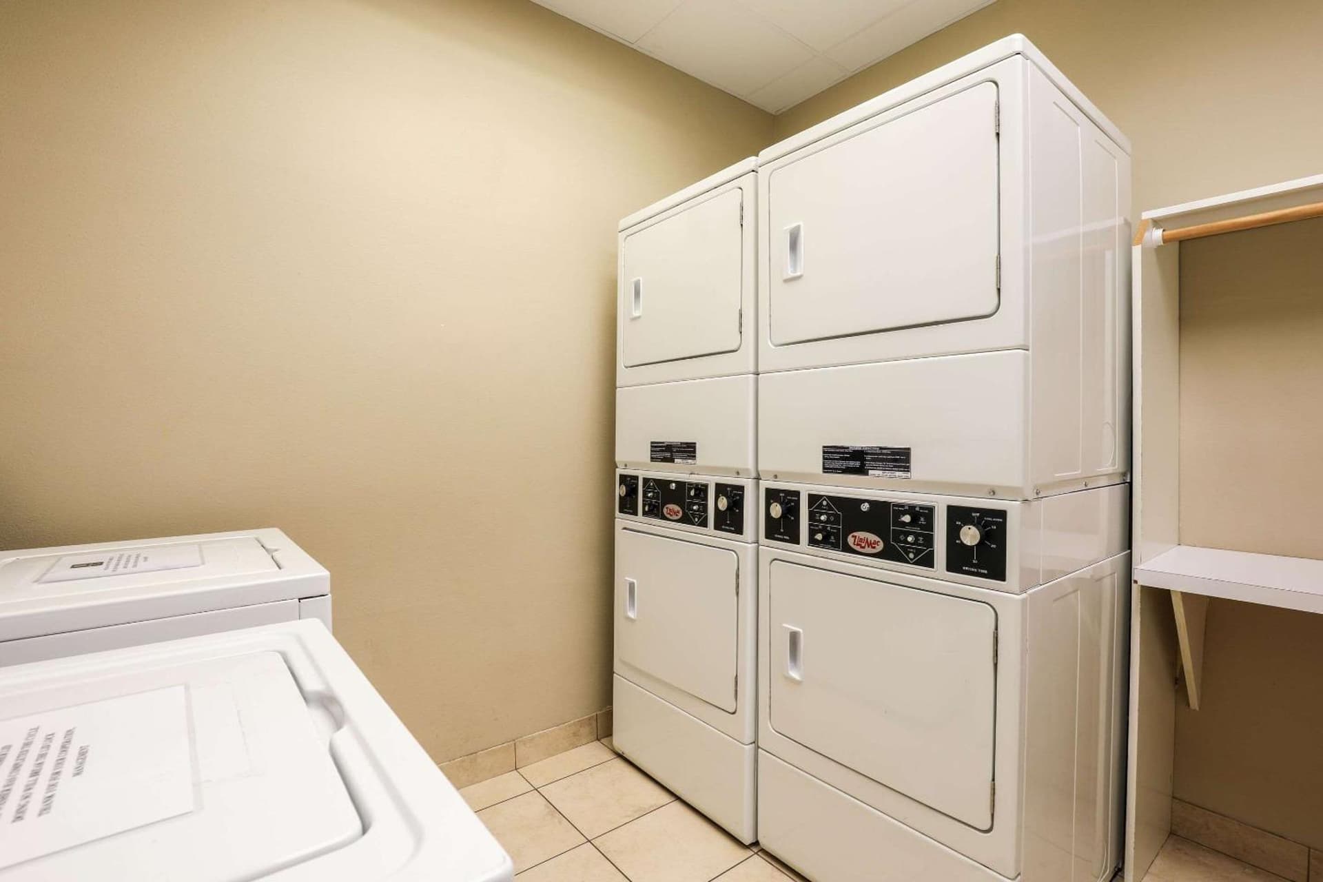 MainStay Suites Fitchburg - Madison