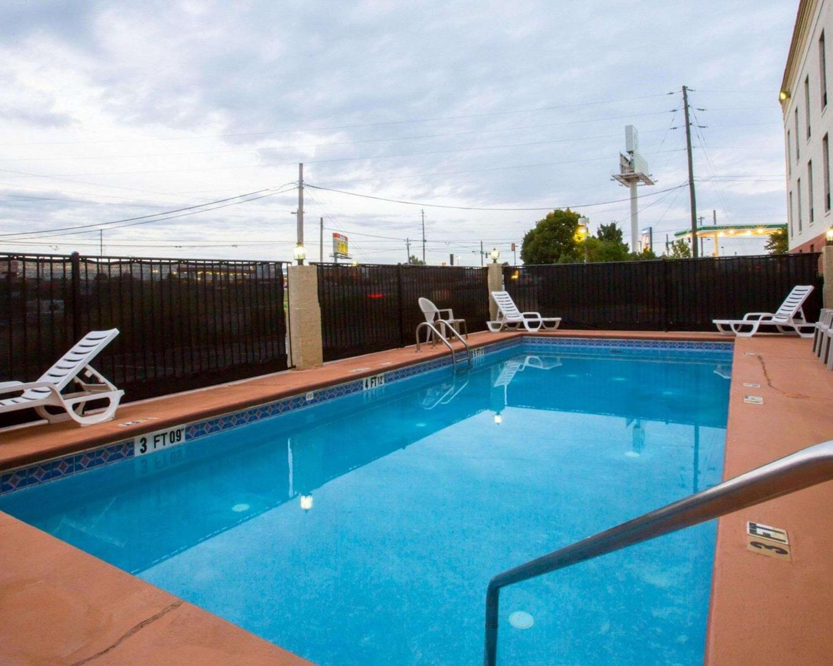 Comfort Suites Cumming-Atlanta near Northside Hospital Forsyth (old)