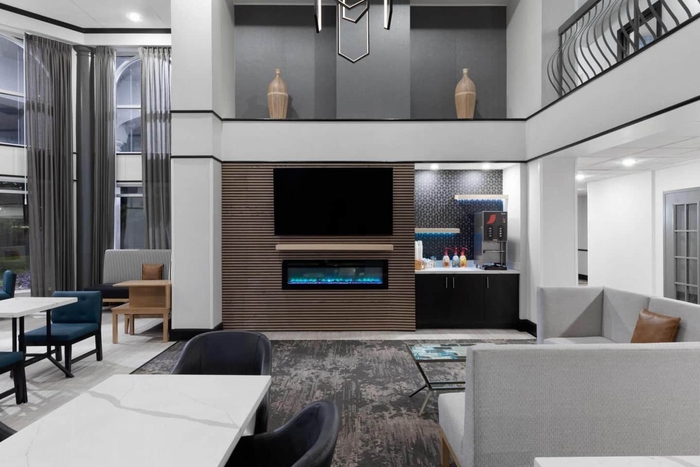 La Quinta Inn & Suites by Wyndham Houston Bush IAH South