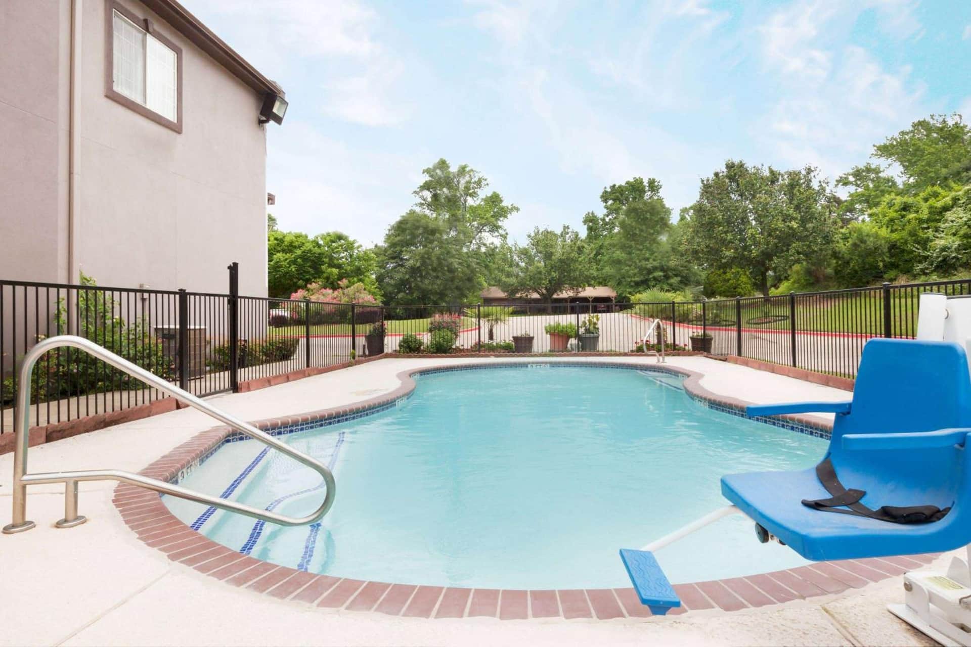 Hotel Piney Woods