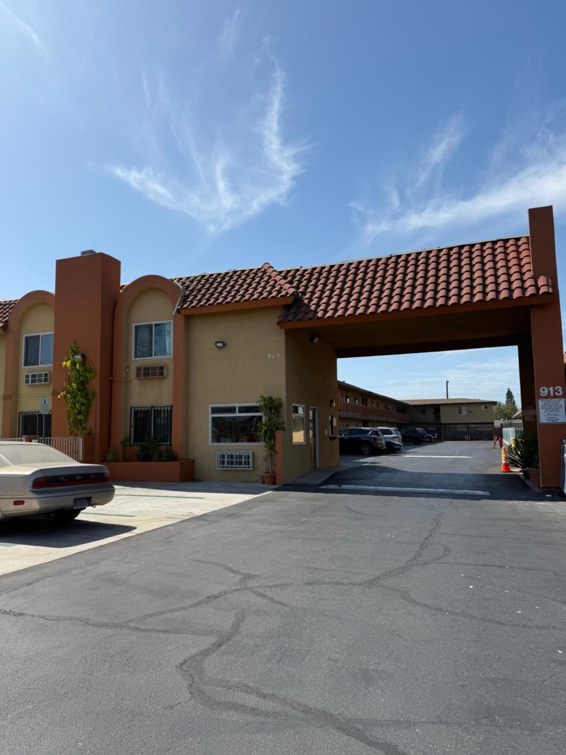 Robinhood Motel