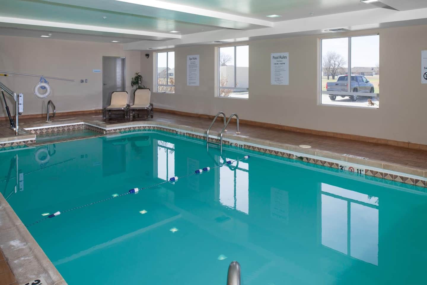 Holiday Inn Express & Suites Wichita Northwest Maize K-96