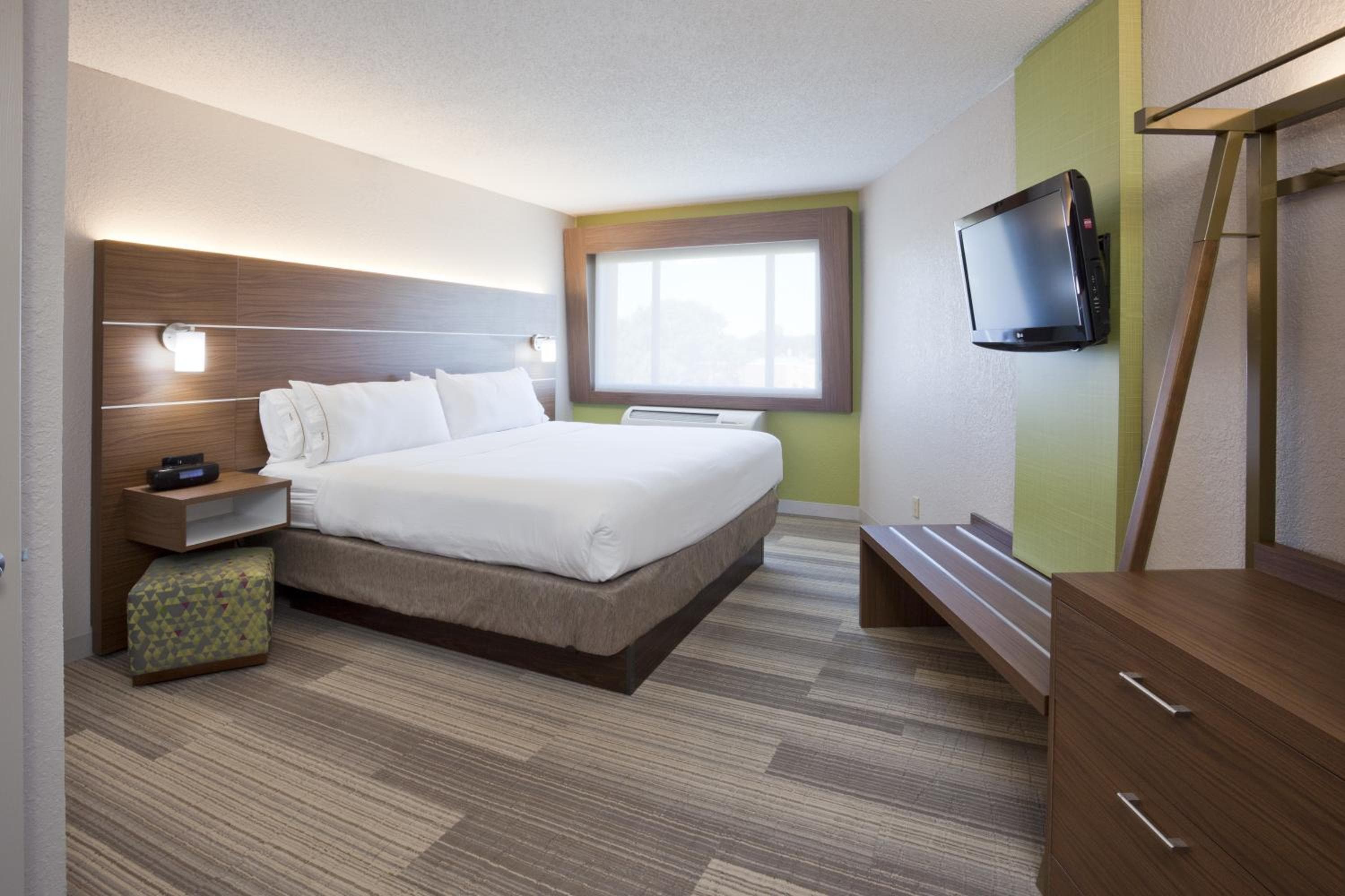Holiday Inn Express & Suites Minneapolis (Golden Valley)