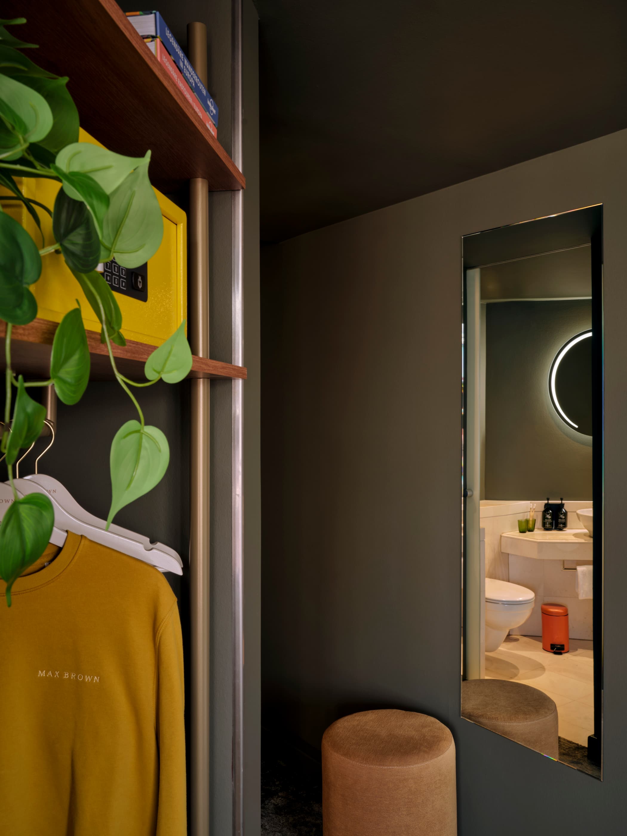 Max Brown 5th District, part of Sircle Collection