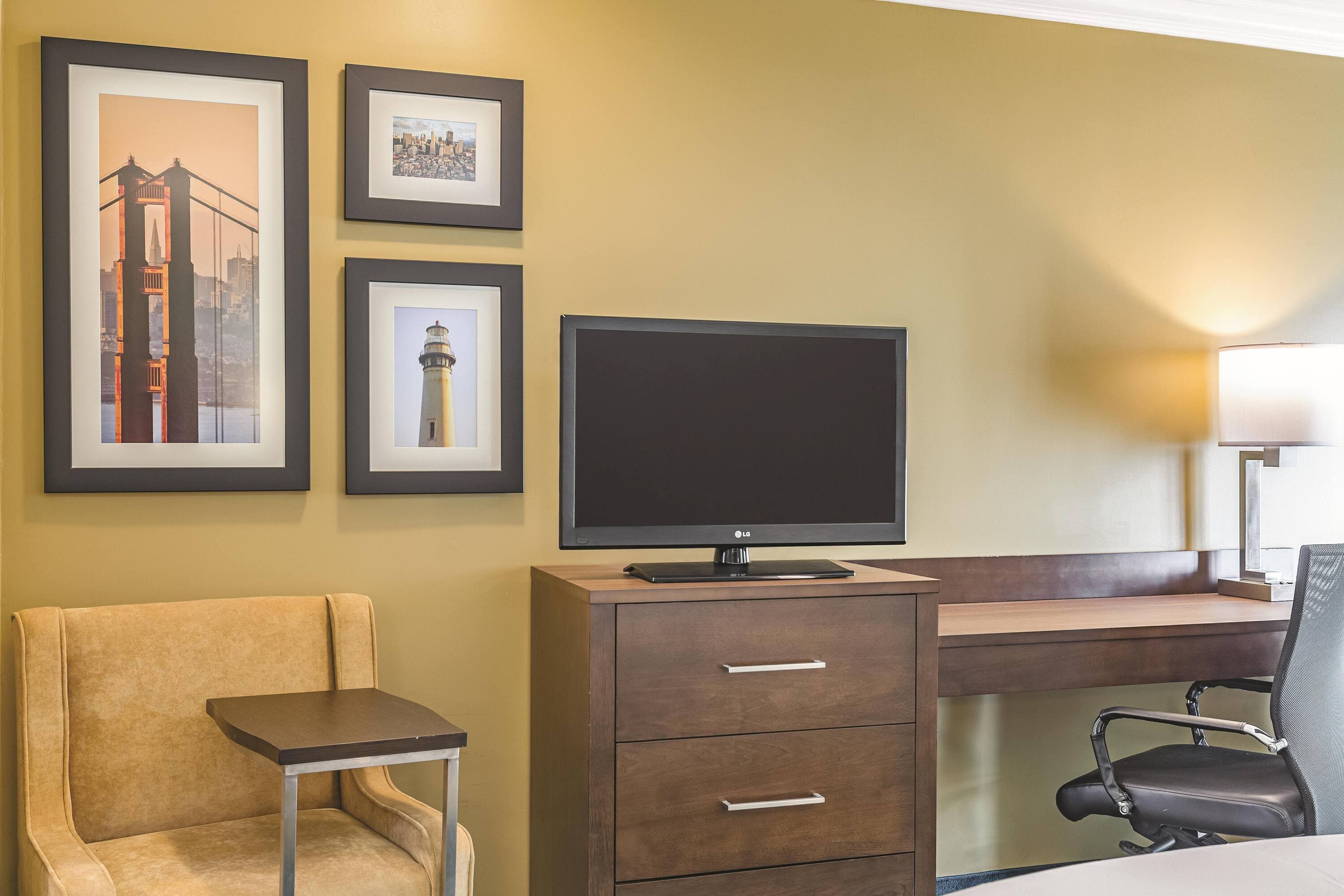 La Quinta Inn & Suites by Wyndham San Francisco Airport West