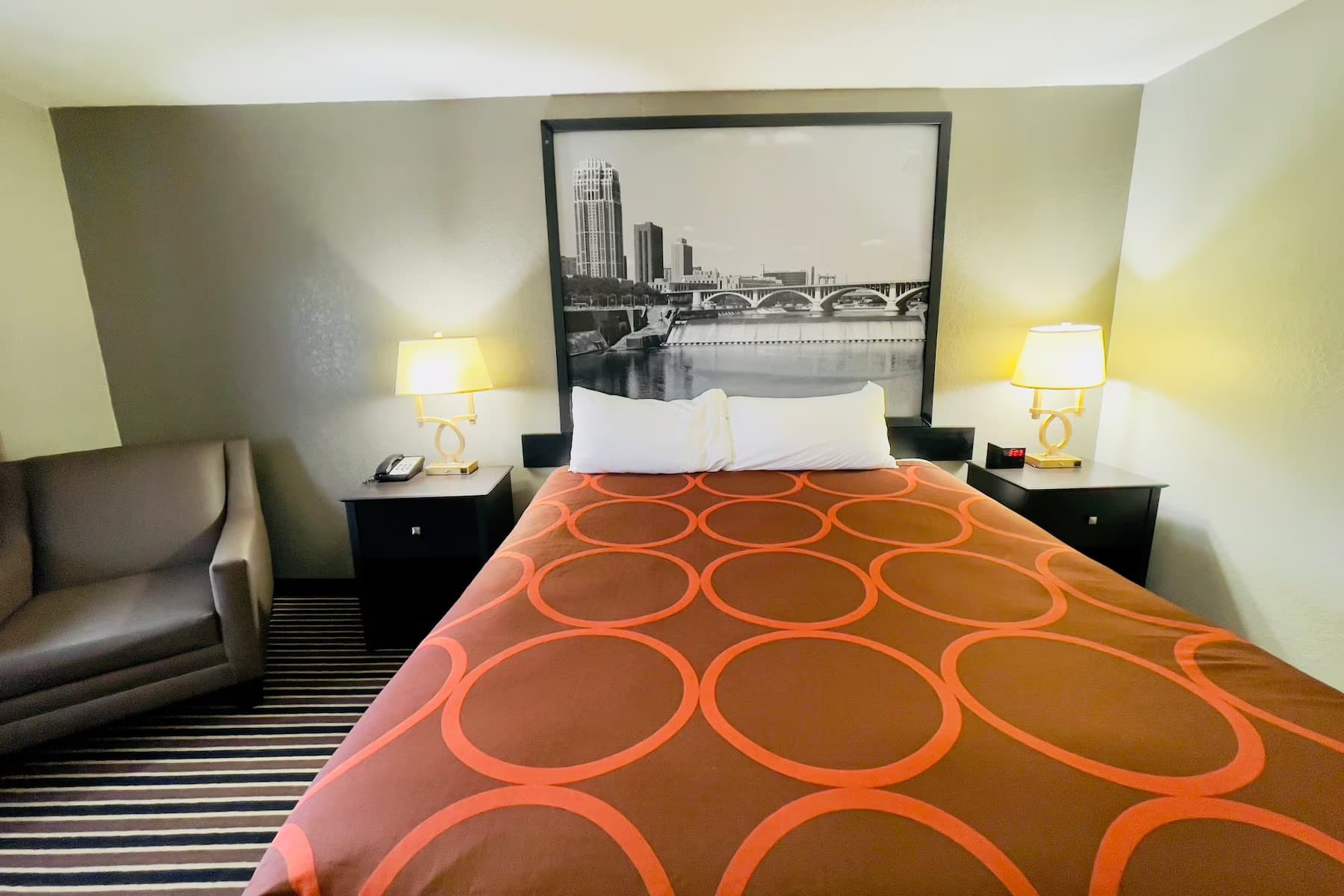 Super 8 by Wyndham Shakopee