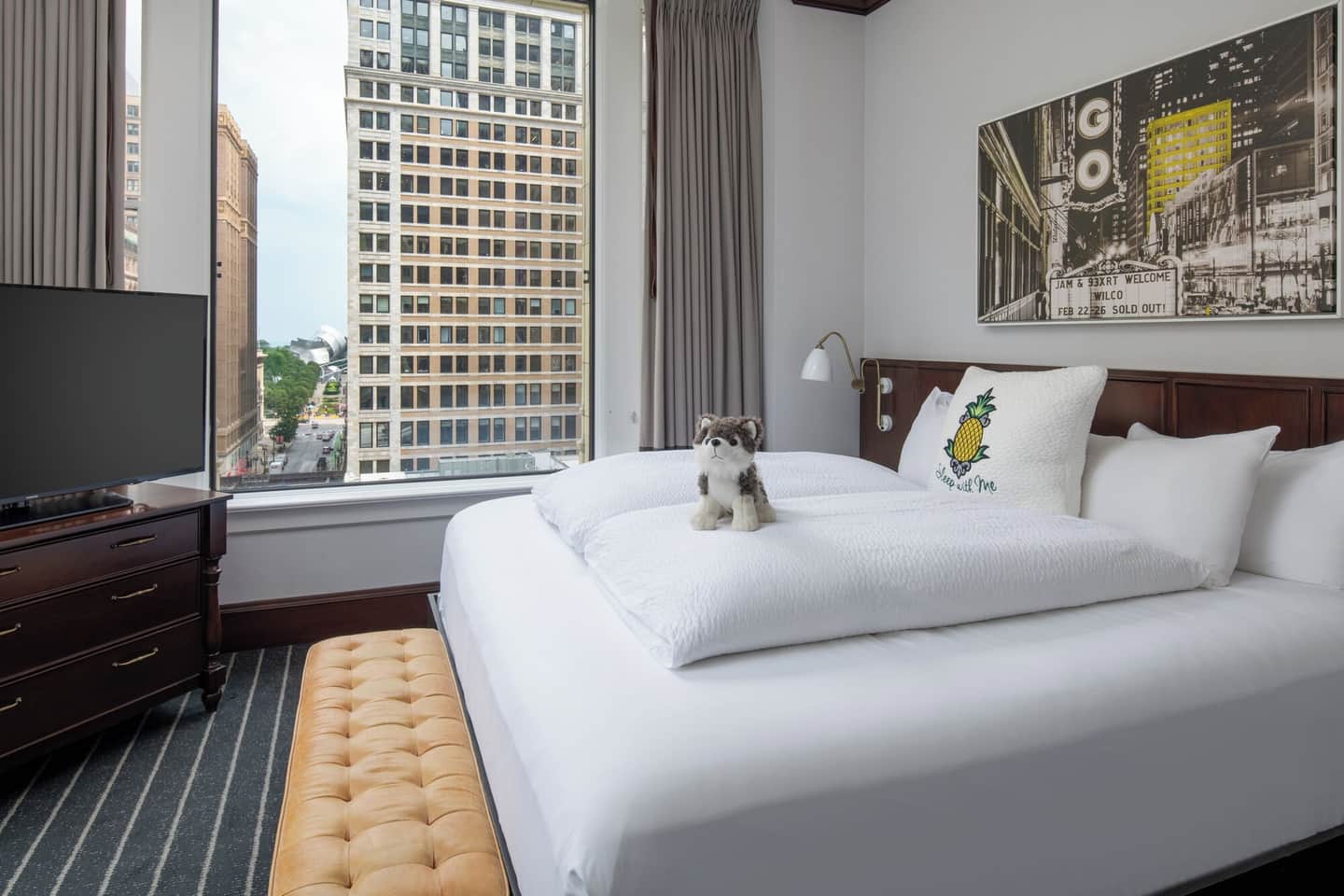 Staypineapple Chicago, An Iconic Hotel, The Loop