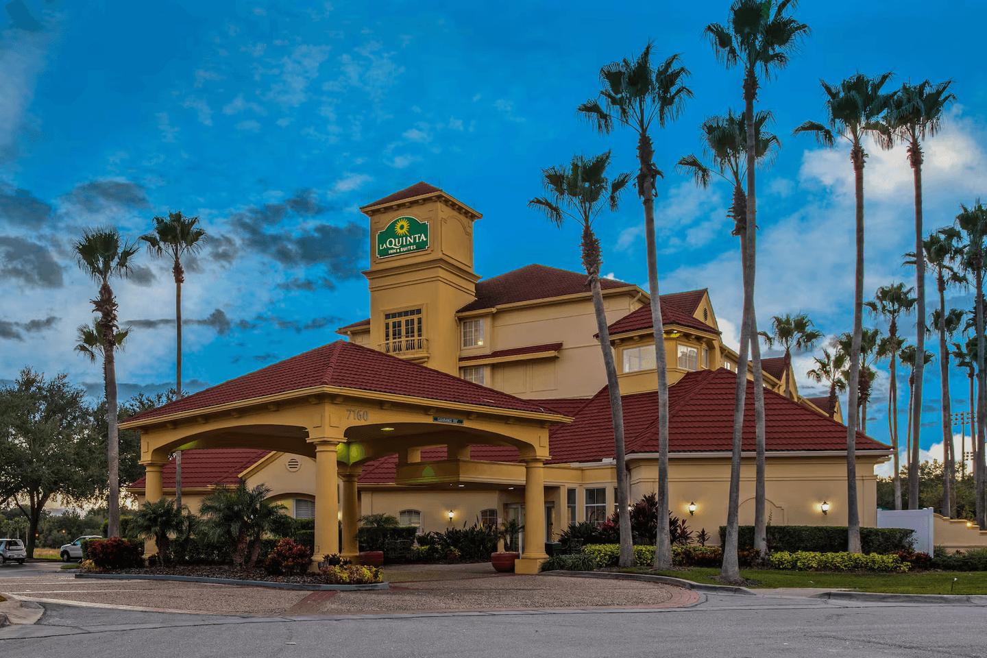 La Quinta Inn & Suites by Wyndham Orlando Airport