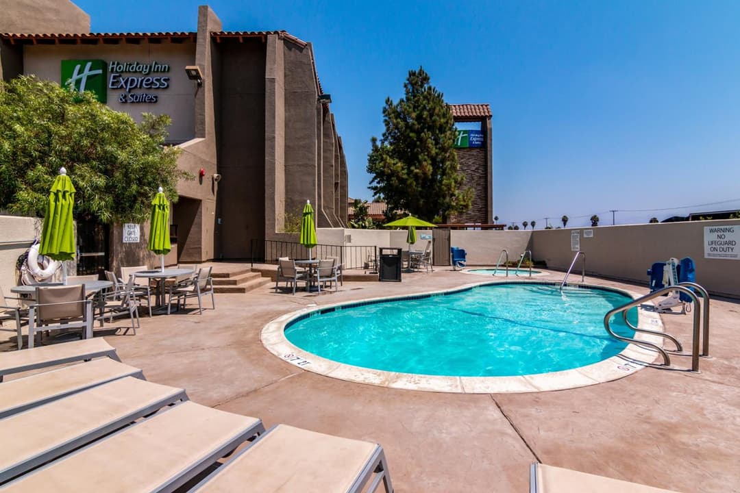 Holiday Inn Express & Suites - Camarillo