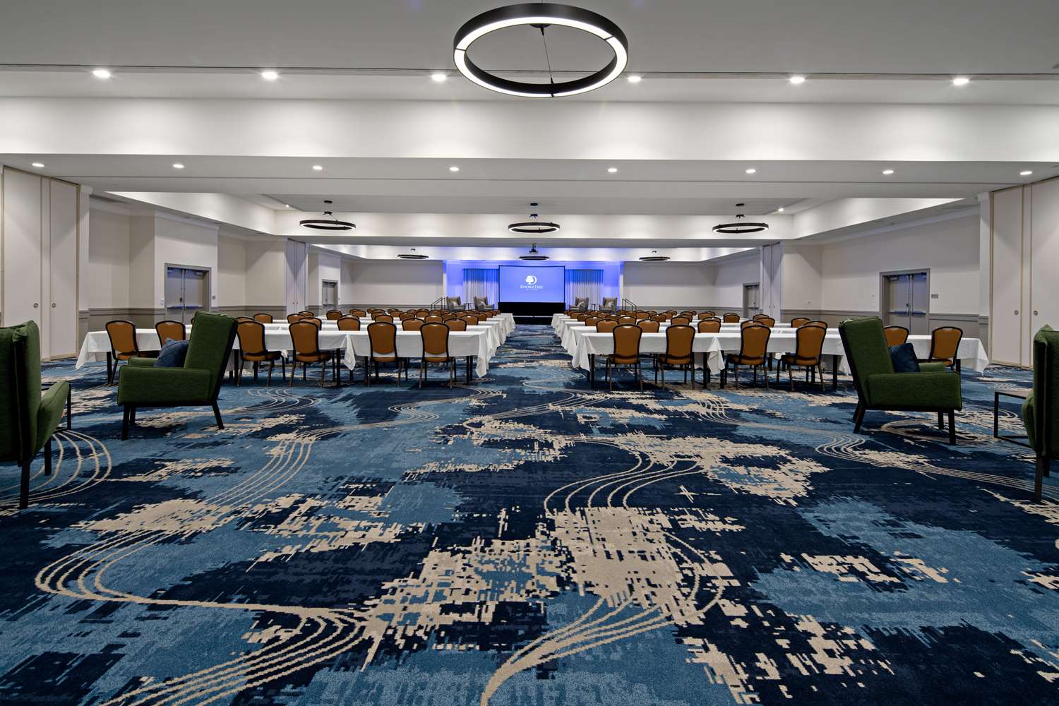 DoubleTree by Hilton Bakersfield