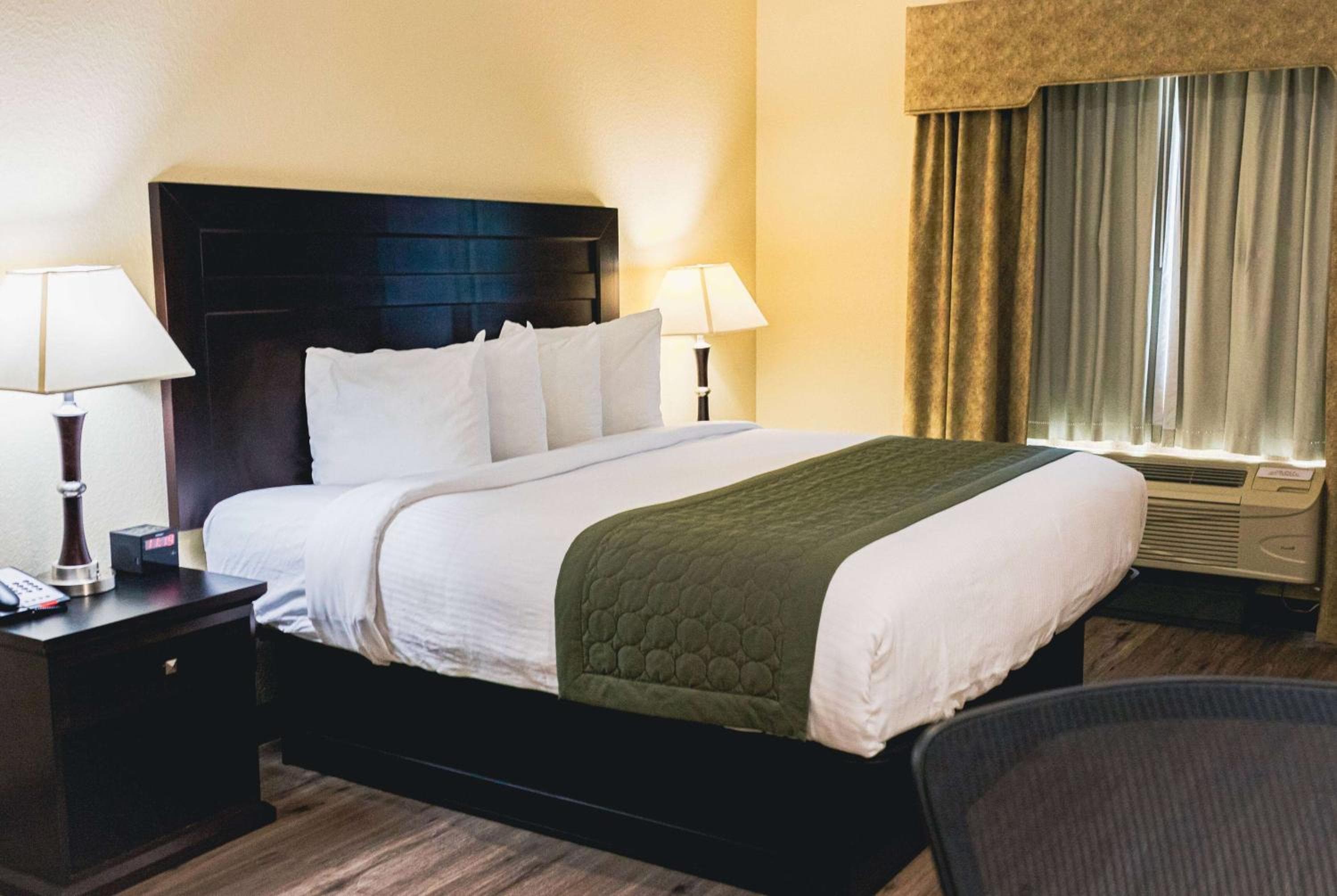 Grander Inn & Suites by IHG