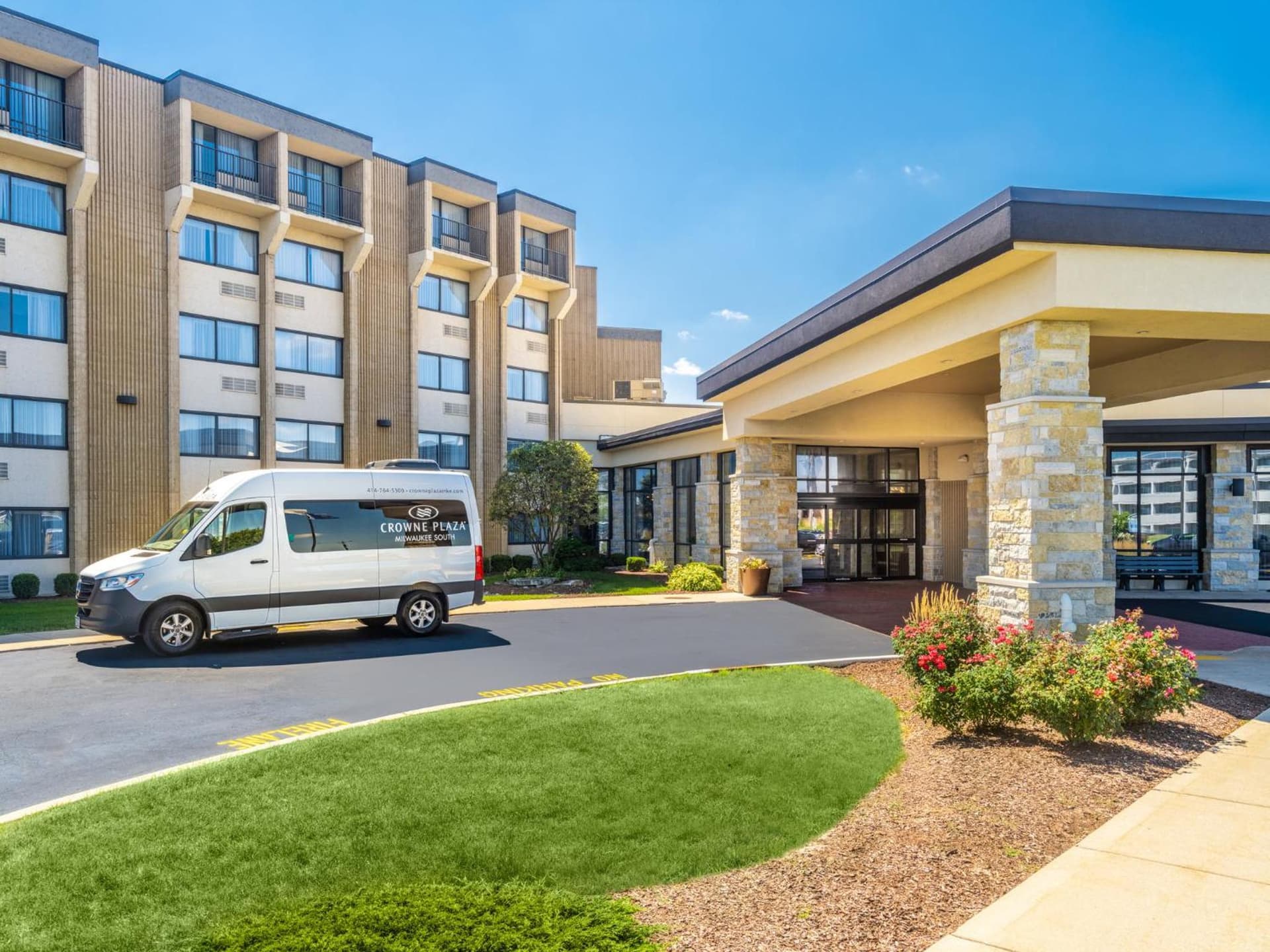 Crowne Plaza Milwaukee Airport by IHG