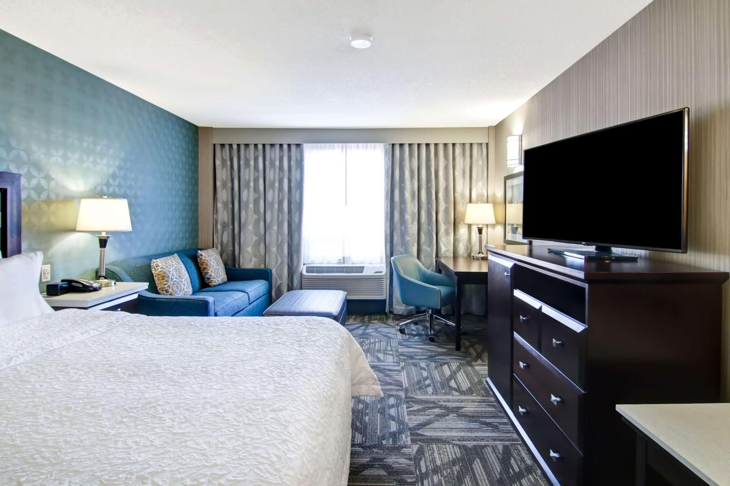 Hampton Inn & Suites by Hilton Calgary Airport