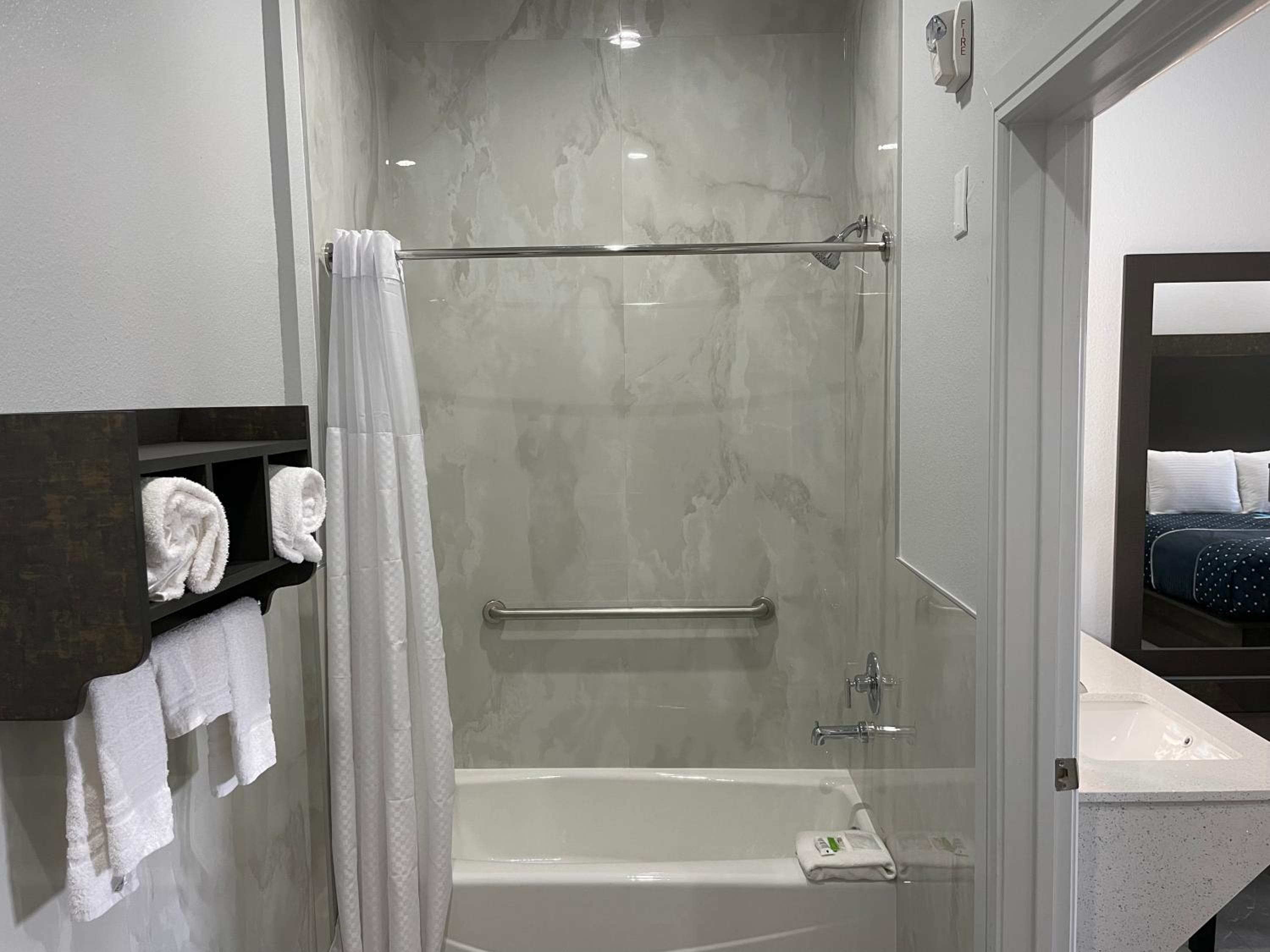 LiV Inn & Suites Houston