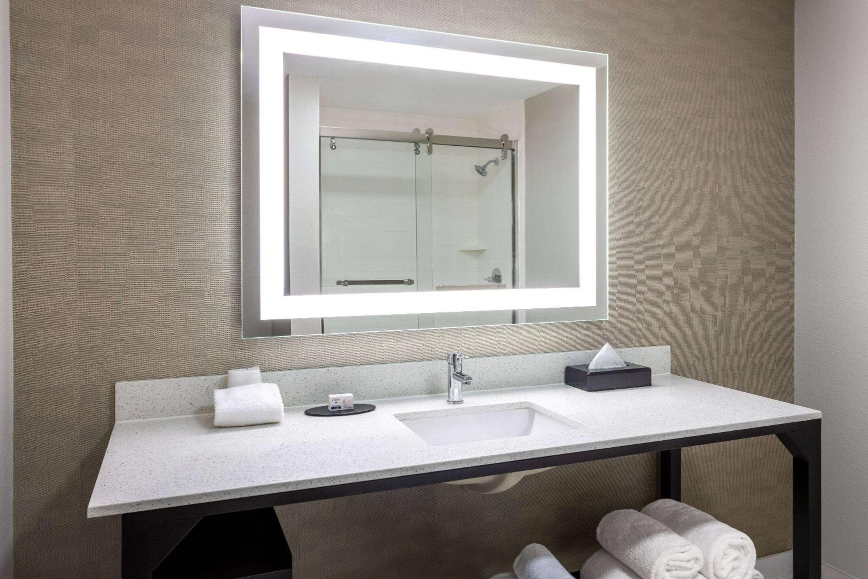 La Quinta Inn & Suites by Wyndham Memphis I-240