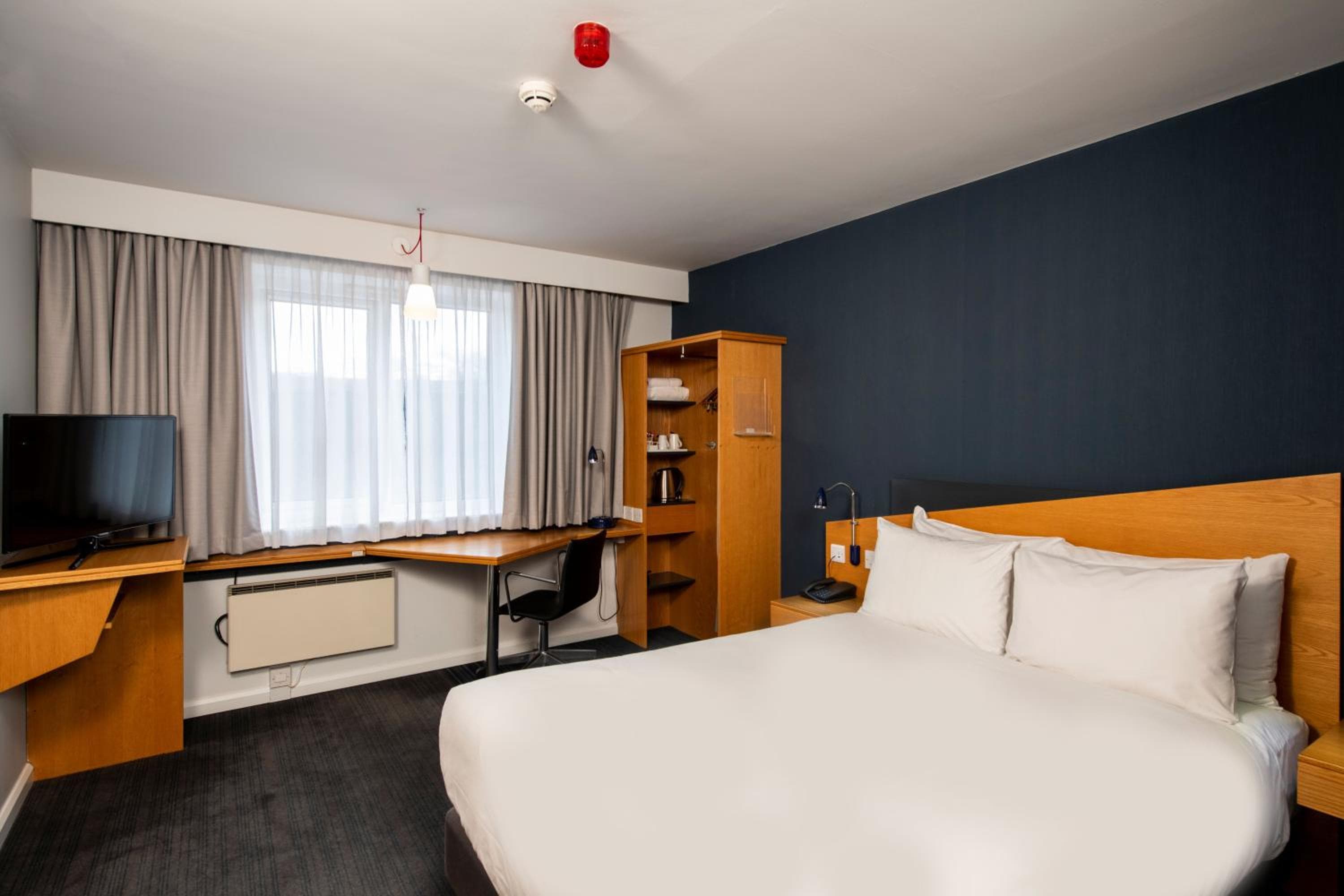 Holiday Inn Express - Swansea - East