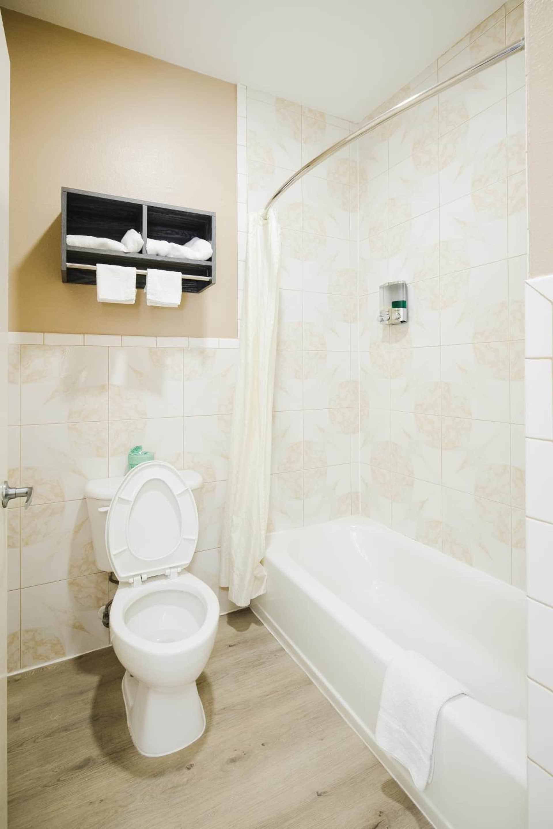 Sapphire Inn & Suites