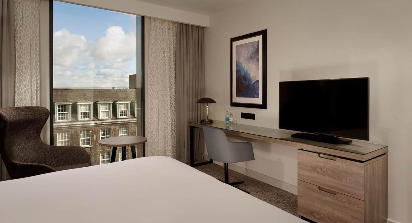 DoubleTree by Hilton Hull