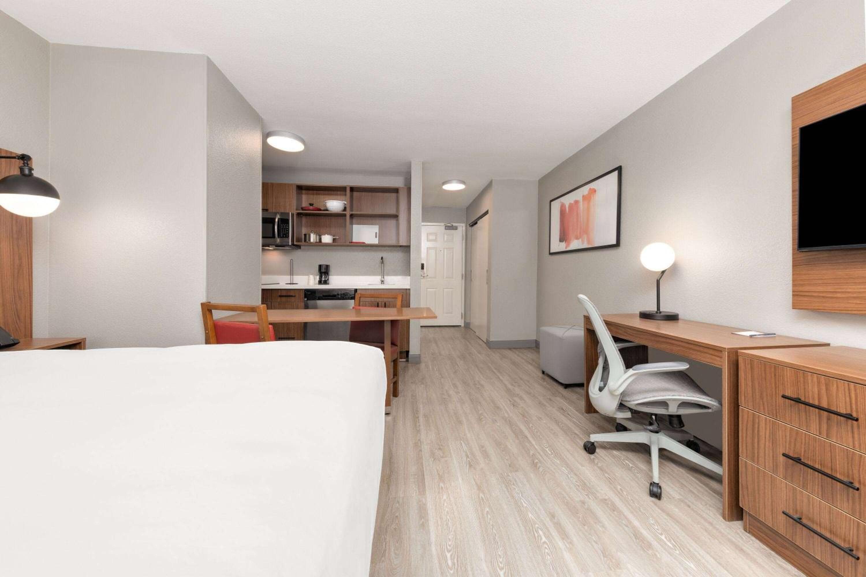 Hawthorn Extended Stay by Wyndham Bedford - Dallas
