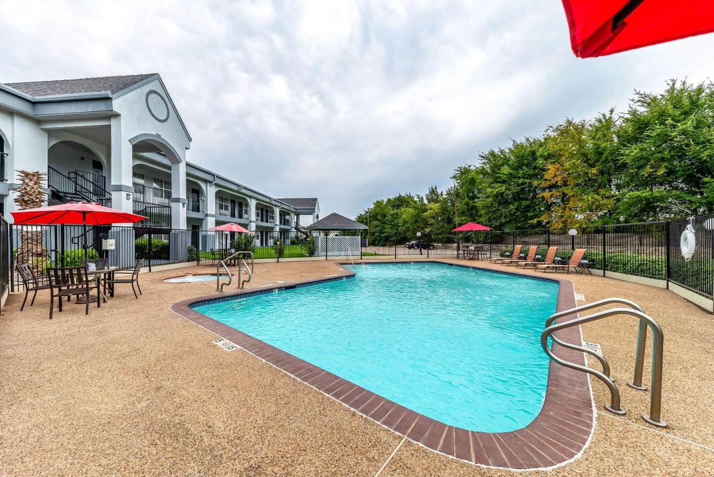 Quality Inn & Suites Canton