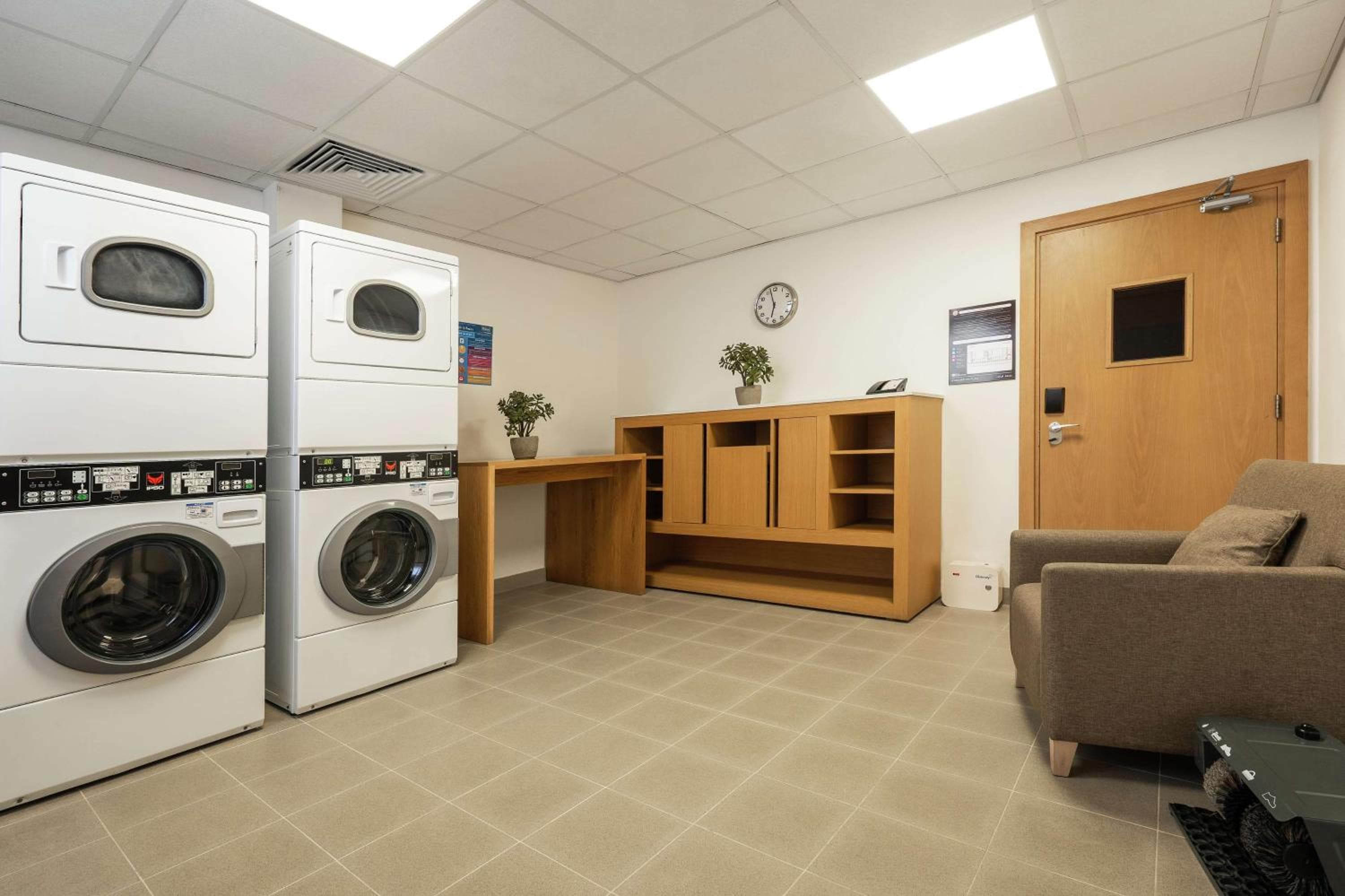 Hilton Garden Inn Dubai, Mall Avenue