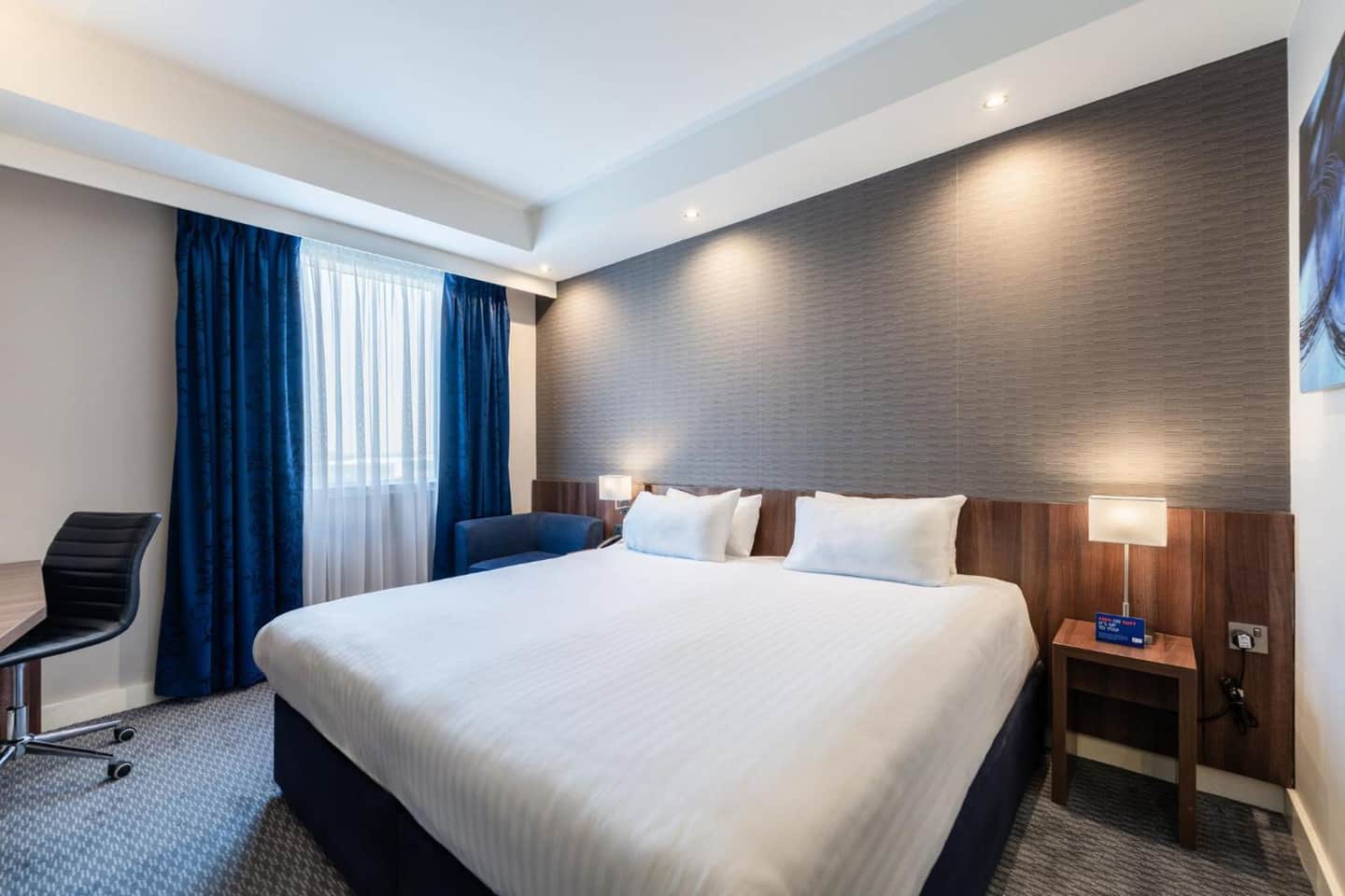 Holiday Inn Express Aberdeen Airport