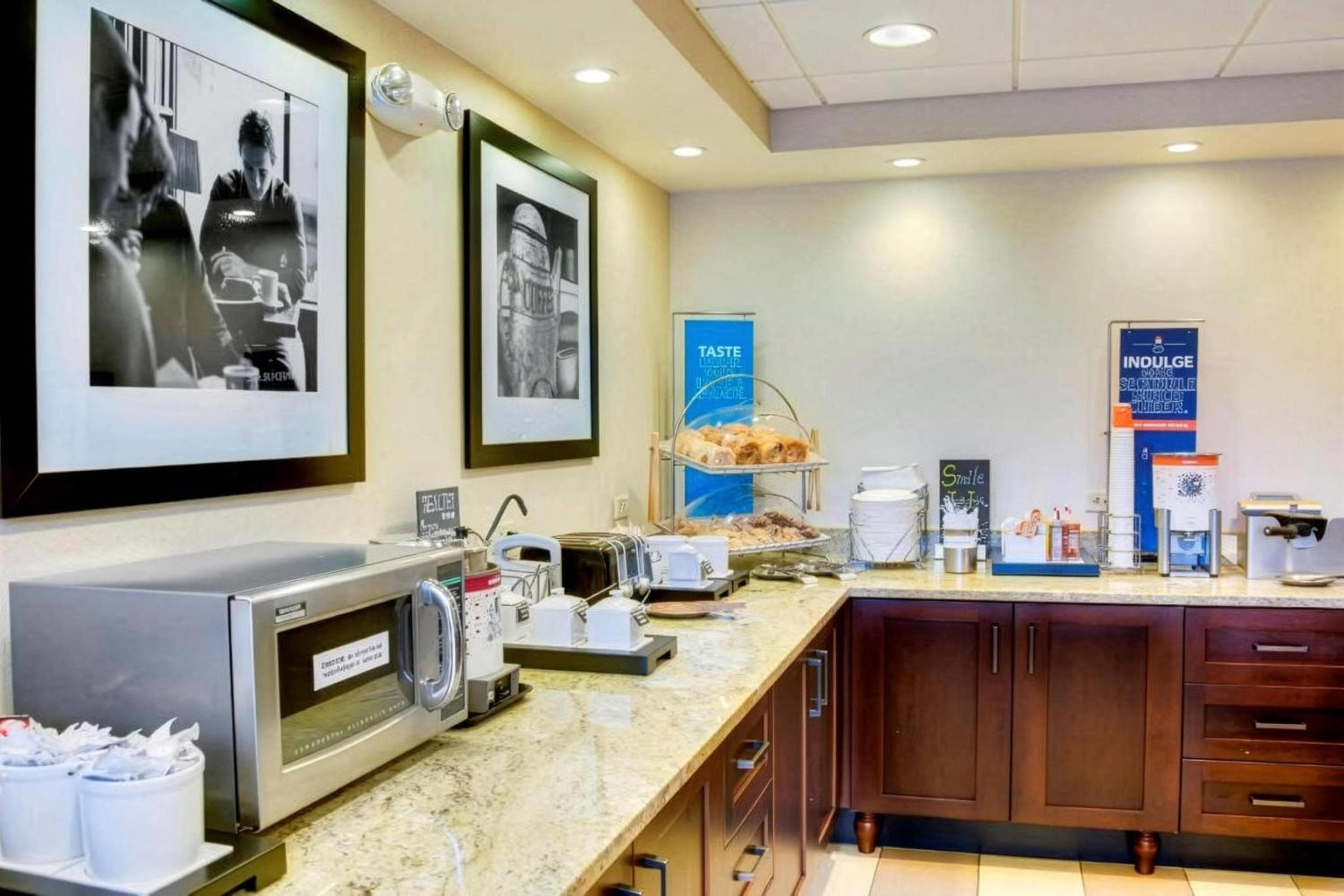 Pittsburgh Airport Inn and Suites