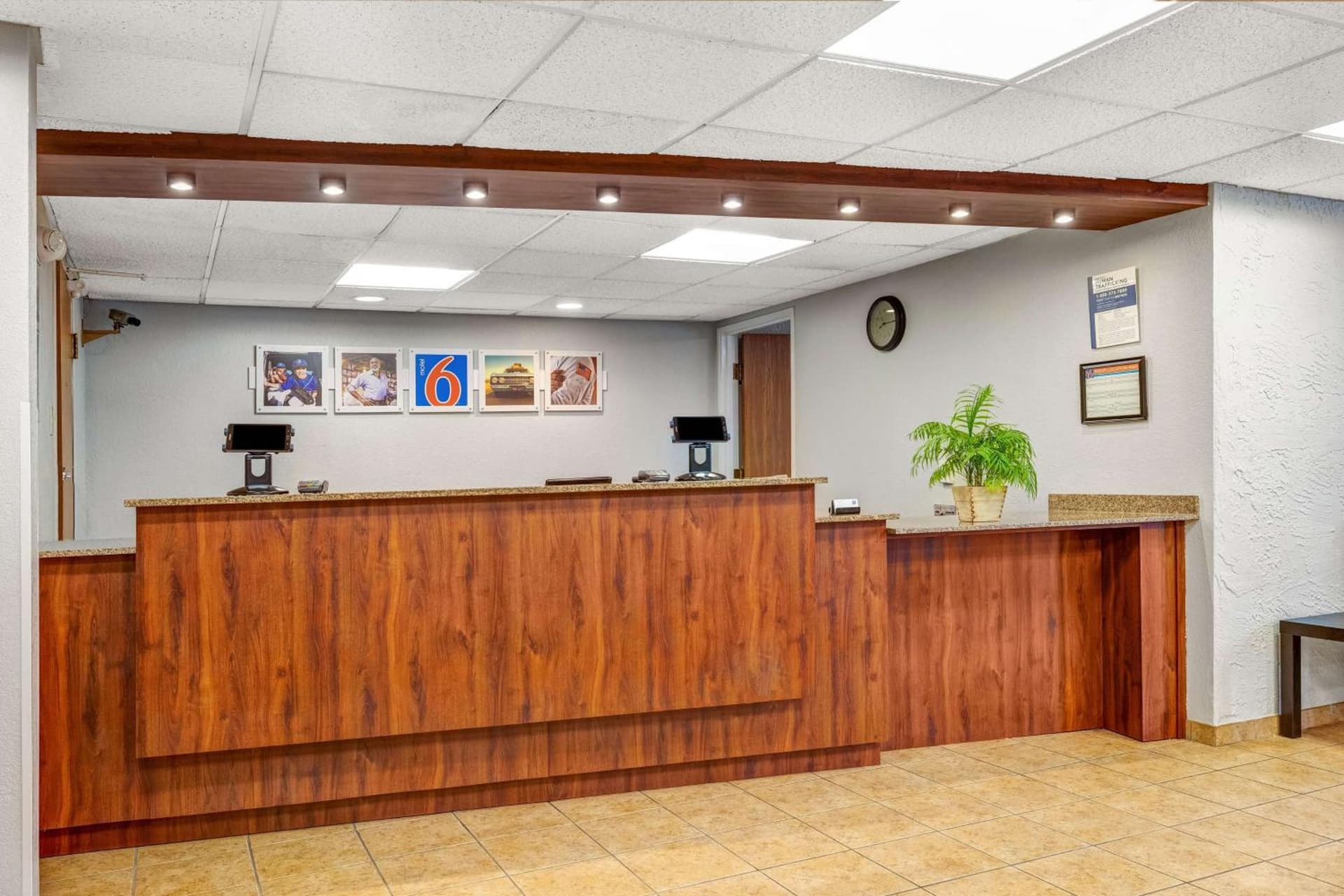 Motel 6 Elk Grove O'Hare